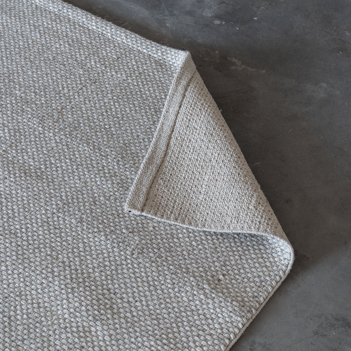Silver 2021 Dig-P Modern White Wool Rug
