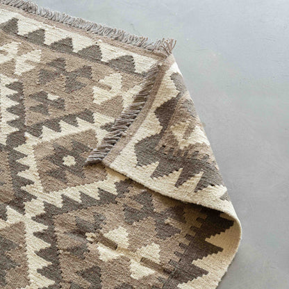 Casa blanca Handcrafted Classic Vintage Wool Beige Rug
