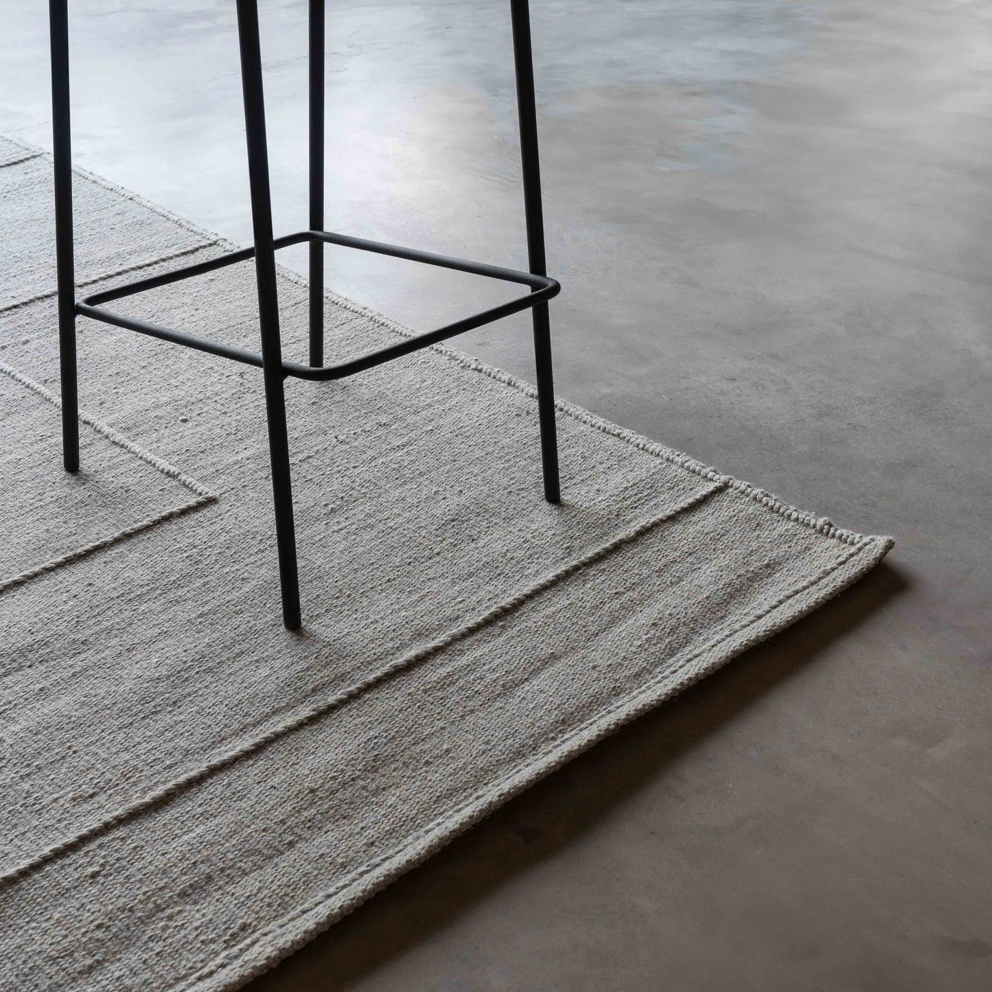 Har bour View Handcrafted Grey Wool Rug